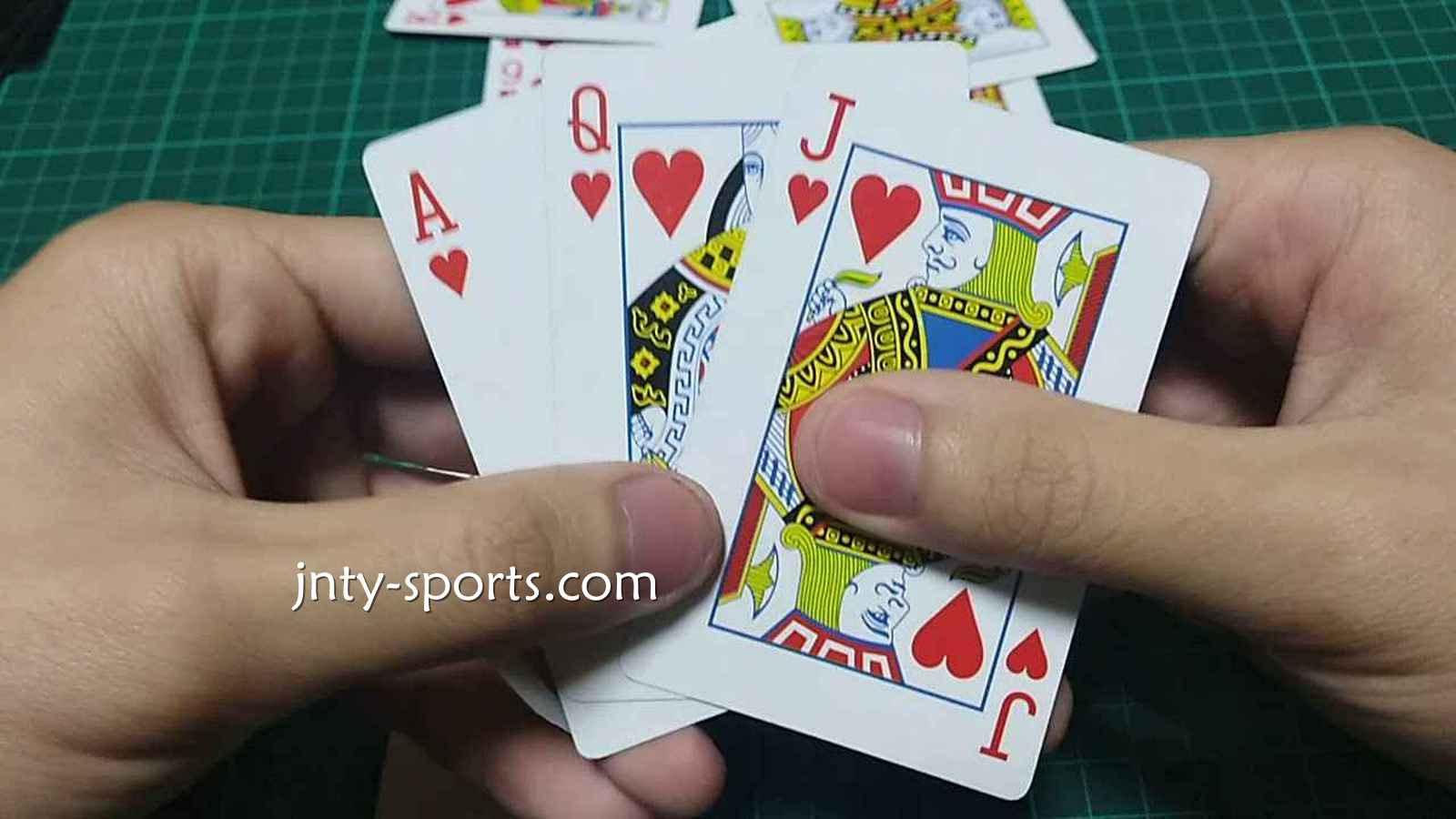 在球盟会体育快速玩起棋牌游戏《越南扑克》经典比大小